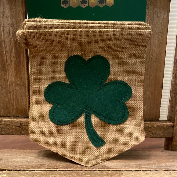 St. Patricks Day Shamrock Banner, Green Shamrocks & Gold Shamrocks Banner - Picture 3 of 8